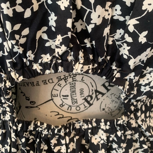 Old Navy Women’s Large Short Sleeve Black and White Flowered Cotton Peplum Top - Picture 4 of 6